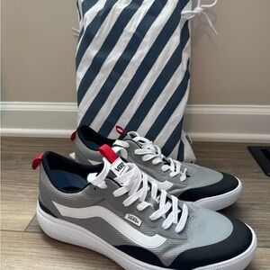Vans Men's Gray and White Sneakers